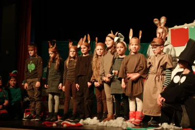 Foto des Albums: Traditionelle Weihnachtsfeier der Grundschule Ellenberg begeisterte Groß und Klein