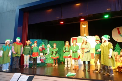 Foto des Albums: Traditionelle Weihnachtsfeier der Grundschule Ellenberg begeisterte Groß und Klein