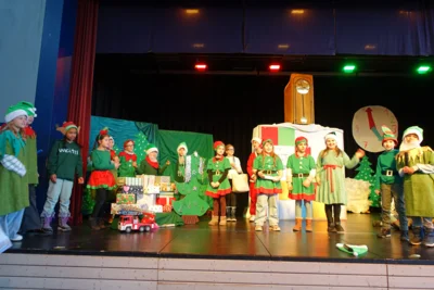 Foto des Albums: Traditionelle Weihnachtsfeier der Grundschule Ellenberg begeisterte Groß und Klein
