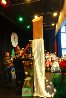 Foto des Albums: Traditionelle Weihnachtsfeier der Grundschule Ellenberg begeisterte Groß und Klein