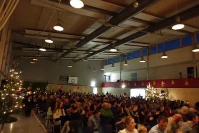 Foto des Albums: Traditionelle Weihnachtsfeier der Grundschule Ellenberg begeisterte Groß und Klein