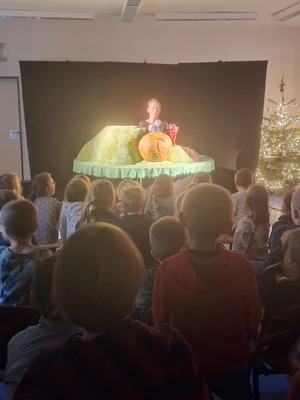 Foto des Albums: Weihnachtstheater: Max der Kugelkäfer