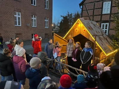 Foto des Albums: Der altbekannte Knecht Ruprecht eröffnet Knusperhäuschen
