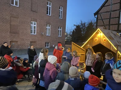Foto des Albums: Der altbekannte Knecht Ruprecht eröffnet Knusperhäuschen