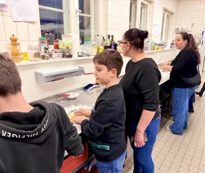 Foto des Albums: Kids aus dem Soldiner Kiez beim Weihnachtsbacken