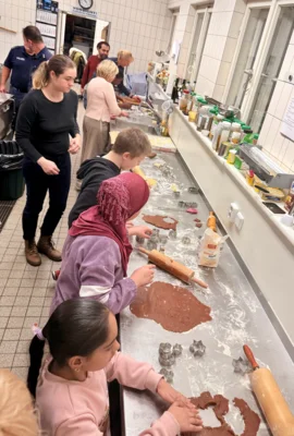 Foto des Albums: Kids aus dem Soldiner Kiez beim Weihnachtsbacken