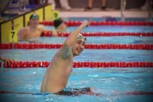 Vorschaubild: Alexander Bauch (DSW Darmstadt) nach seinem Sieg über 50 Rücken, Foto: S. Sonnenschein