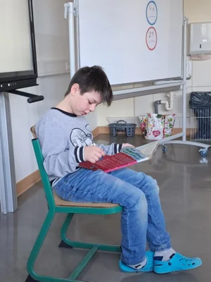 T&uuml;rchen Nr. 1 - Vorlesen einer Geschichte  (Bild vergr&ouml;&szlig;ern)