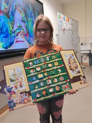 T&uuml;rchen Nr. 10 - Weihnachtsmusik und Leseadventskalender  (Bild vergr&ouml;&szlig;ern)