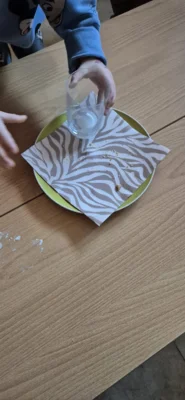 Kekse und Milch sind auch aufgegessen  (Bild vergr&ouml;&szlig;ern)