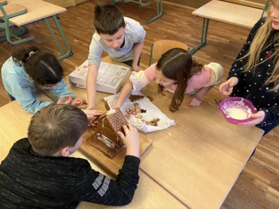 Foto des Albums: Projekt Lebkuchenhaus Klasse 3a 12/25