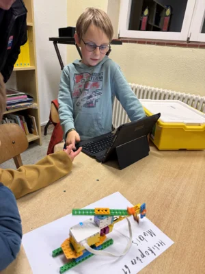 Lego-Robotics-Pr&auml;sentation  (Bild vergr&ouml;&szlig;ern)