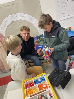 Lego-Robotics-Pr&auml;sentation  (Bild vergr&ouml;&szlig;ern)
