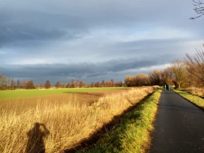 Sonne im R&uuml;cken  (Bild vergr&ouml;&szlig;ern)