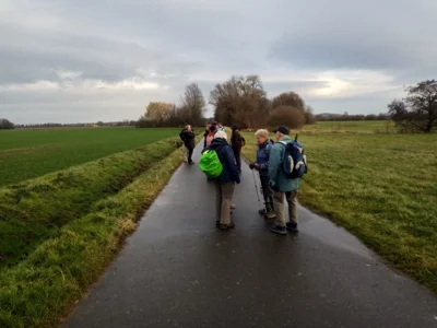 Auf dem G&auml;nsefu&szlig;weg  (Bild vergr&ouml;&szlig;ern)