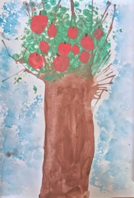 Foto des Albums: Grundschulkinder malen Apfelbilder