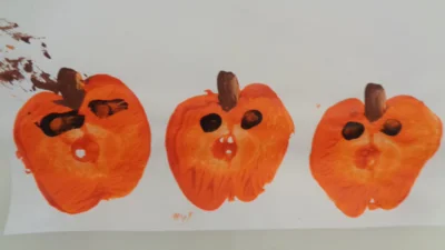 Lustige K&uuml;rbisse haben wir gedruckt.  (Bild vergr&ouml;&szlig;ern)