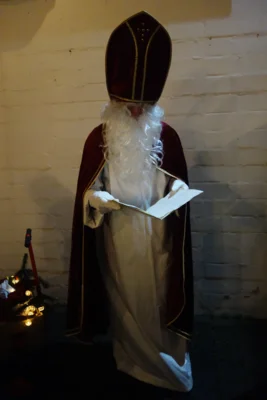Der hl. Nikolaus besuchte alle Kinder nach einem Abendspaziergang.  (Bild vergr&ouml;&szlig;ern)