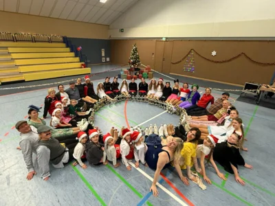 Foto des Albums: Weihnachtsschaulaufen 2025 (13.12.2025)
