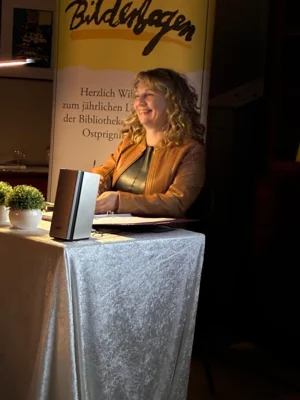 Foto des Albums: Lesung im Literarischen Bilderbogen: Maria Nikolai 