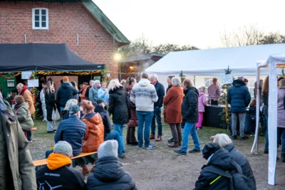 Foto des Albums: Tierbescherung und Weihnachtsmarkt 2025