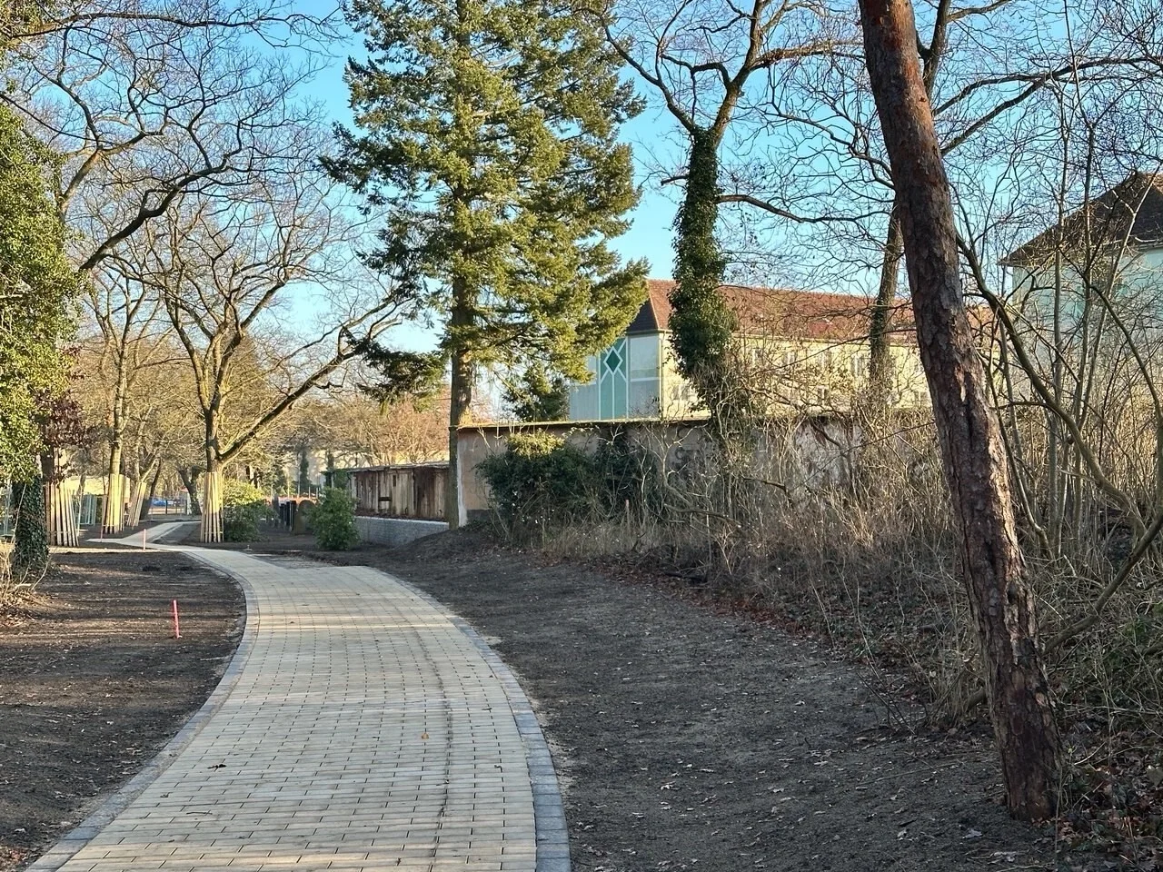 Bild: Nahezu abgeschlossen ist bereits die neue Wegeverbindung zwischen dem Park am Schwanenteich und dem Modellquartier am Külzberg