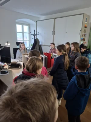 Foto des Albums: Besuch der 4. Klasse beim Bürgermeister im Rathaus