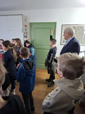 Foto des Albums: Besuch der 4. Klasse beim Bürgermeister im Rathaus