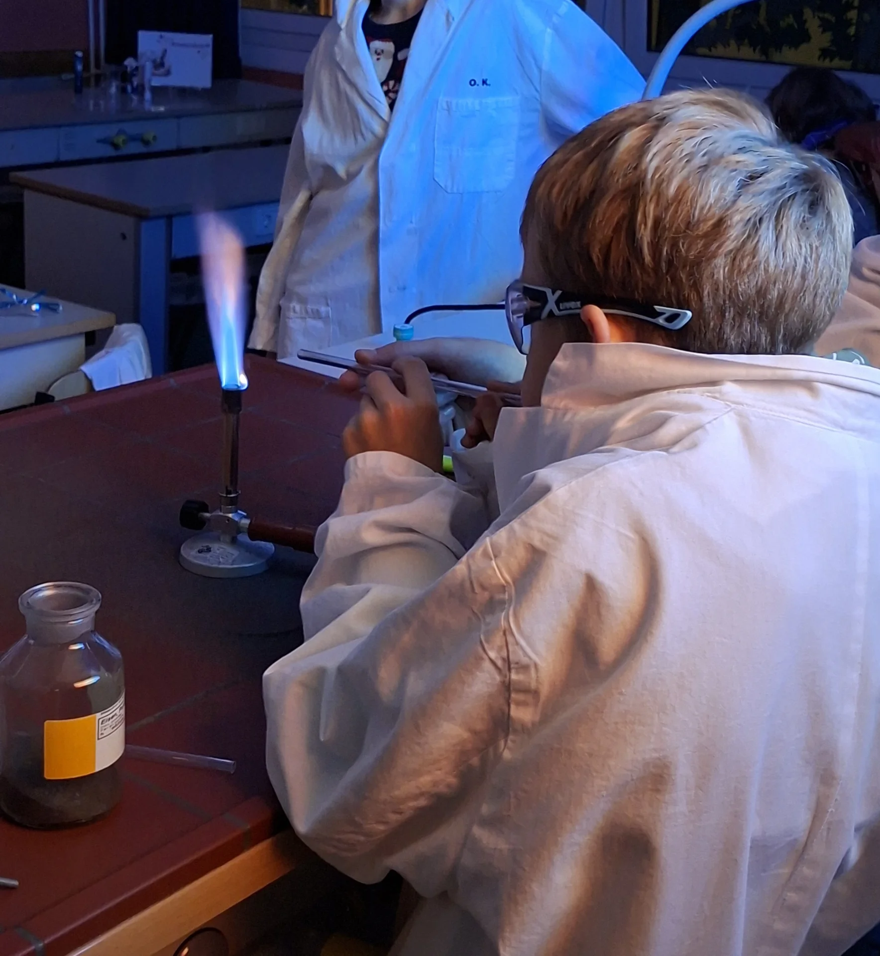 Bild: Chemie war unter den Grundschülern das erstaunlichste Fach