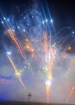 Feuerwerk  (Bild vergr&ouml;&szlig;ern)