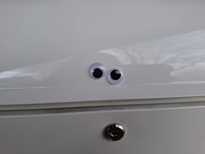 Vorschaubild: ...alles hat Augen - auch der Briefkasten.