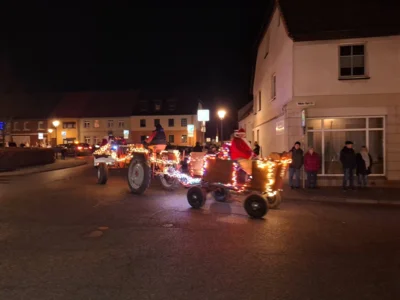 Foto des Albums: 1.Lichterfahrt durch Neukalen am 20.12.2025