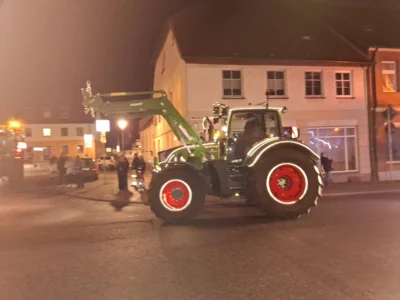 Foto des Albums: 1.Lichterfahrt durch Neukalen am 20.12.2025