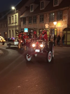 Foto des Albums: 1.Lichterfahrt durch Neukalen am 20.12.2025