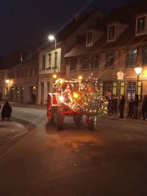 Foto des Albums: 1.Lichterfahrt durch Neukalen am 20.12.2025