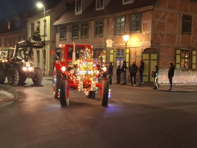 Foto des Albums: 1.Lichterfahrt durch Neukalen am 20.12.2025