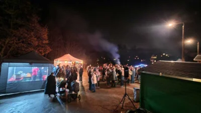 2025-12-20 Lichtelfest 1  (Bild vergr&ouml;&szlig;ern)