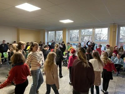 Foto des Albums: Letzter Tag vor den Weihnachtsferien Grundschule an den Finkenbergen in Hirschfeld