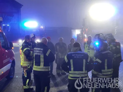Lagebesprechung vor dem ELW Neuenhaus 