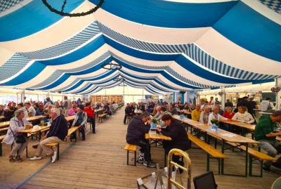Schwerin Oktoberfest 4  (Bild vergr&ouml;&szlig;ern)