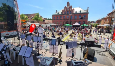 Ludwigslust Lindenfest  (Bild vergr&ouml;&szlig;ern)