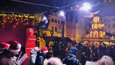 Weihnachtsmarkt Schwerin 3  (Bild vergr&ouml;&szlig;ern)