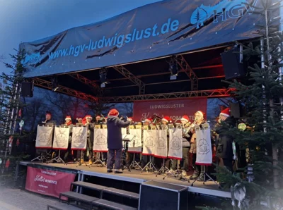 Weihnachtsmarkt Ludwigslust 4  (Bild vergr&ouml;&szlig;ern)