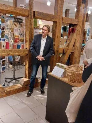 Sven h&auml;lt die Einf&uuml;hrungsrede  (Bild vergr&ouml;&szlig;ern)