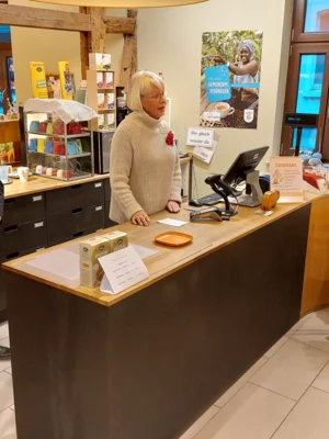 Dagmar h&auml;lt eine Rede  (Bild vergr&ouml;&szlig;ern)