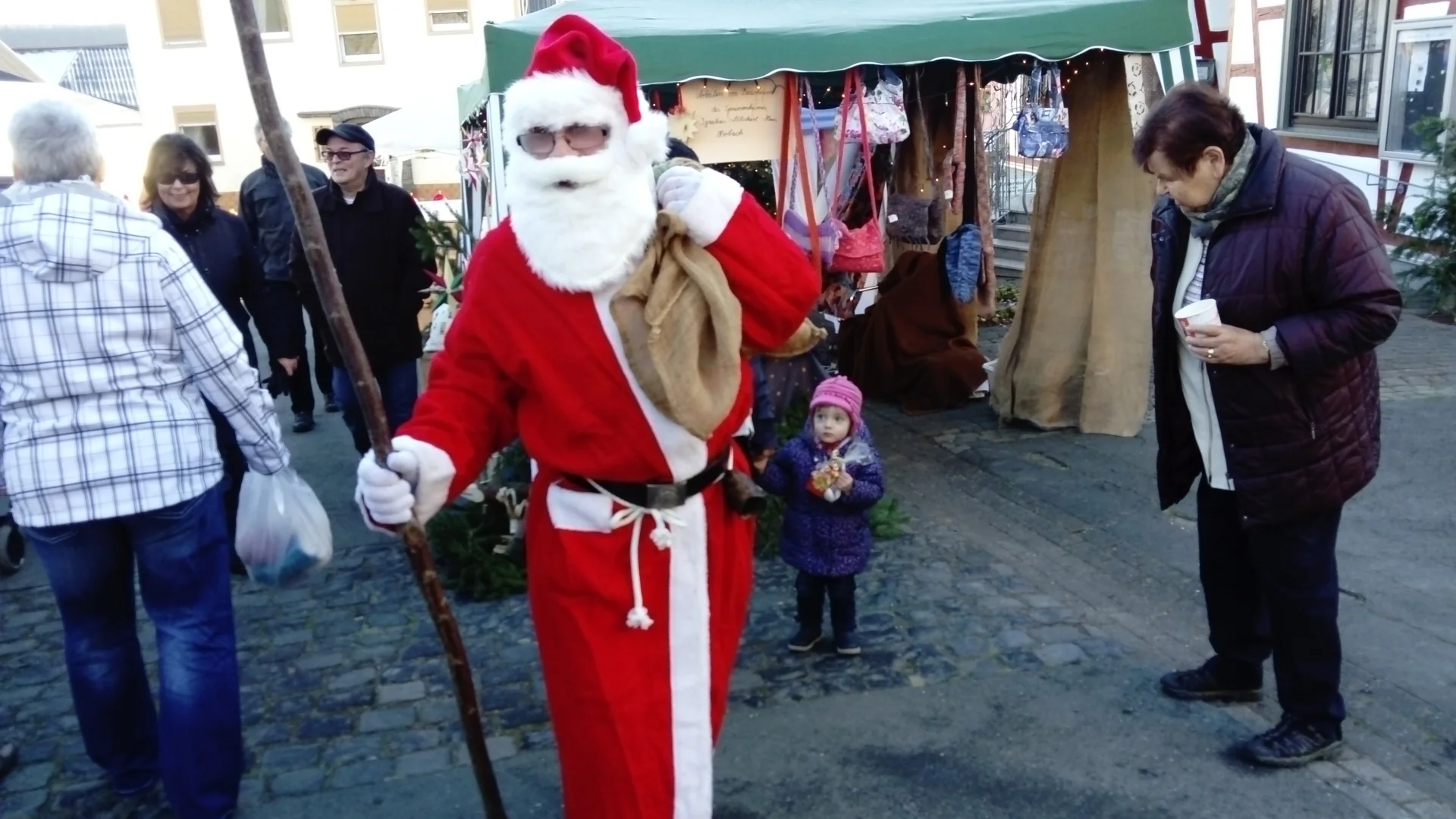 Bild: 2016 12 Adventsmarkt rund um die Scheune DSC 0043