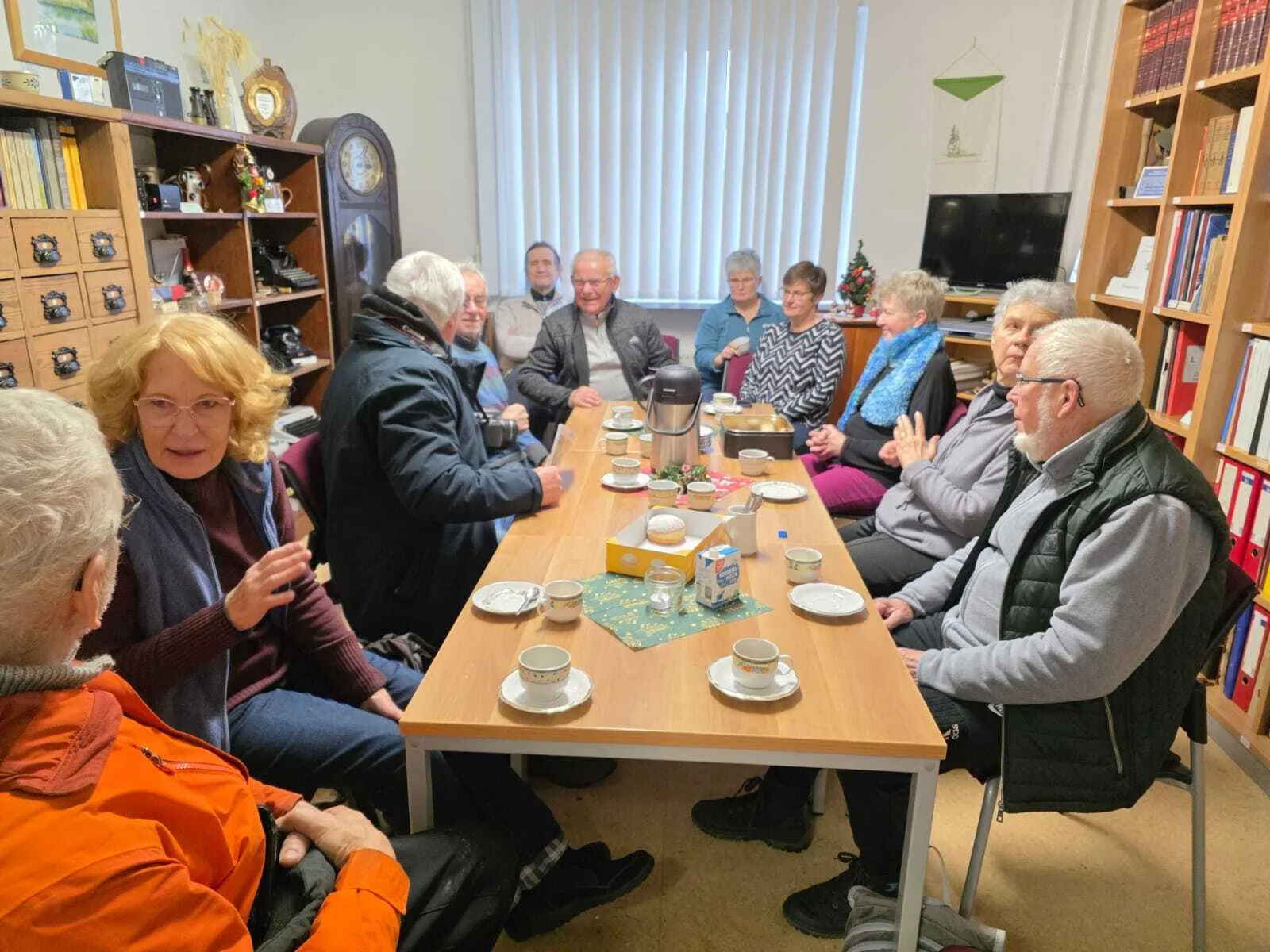 Bild: bei Kaffee und Pfannkuchen