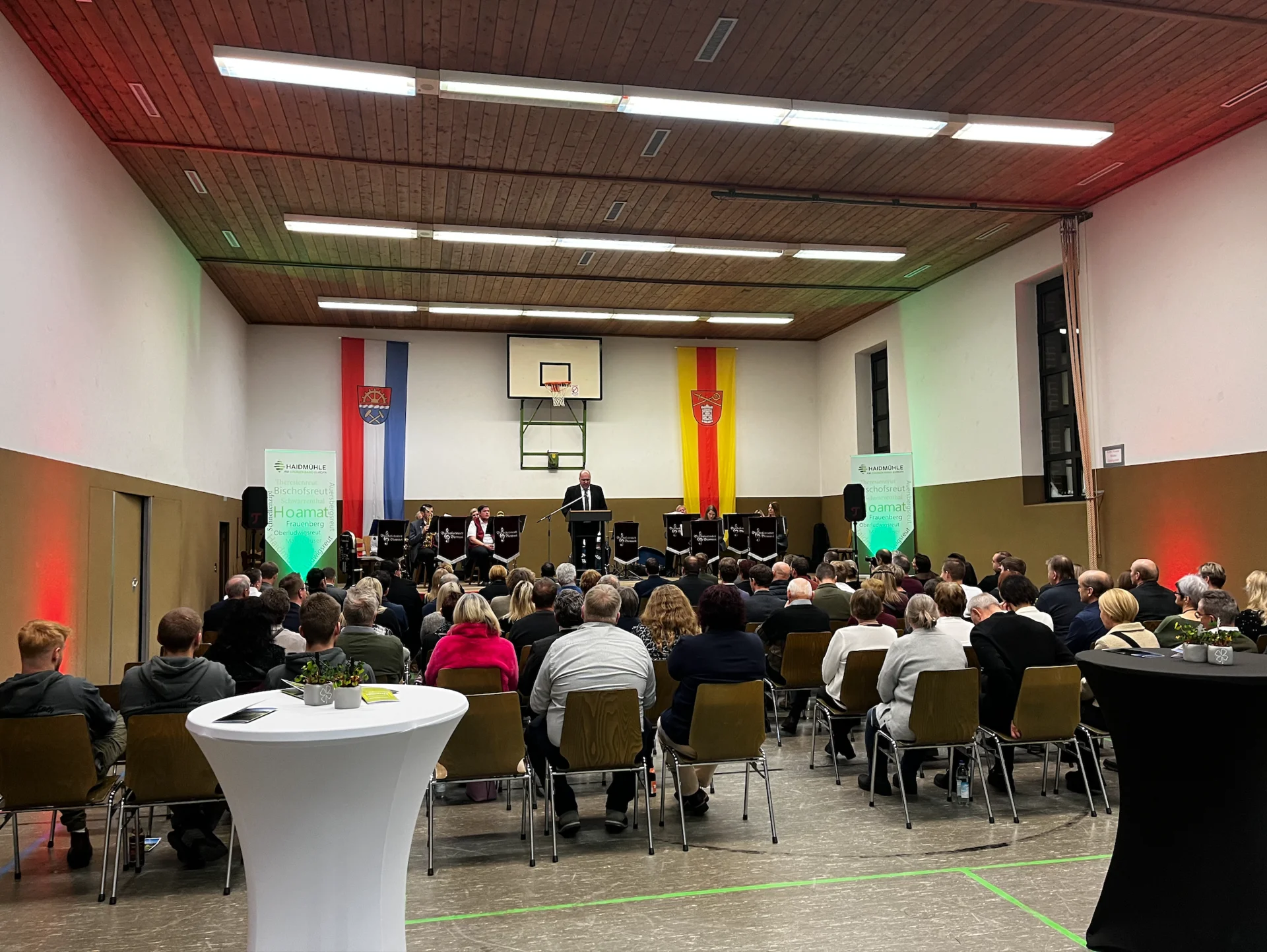 Bild: Begrüßung durch BGM Roland Schraml
