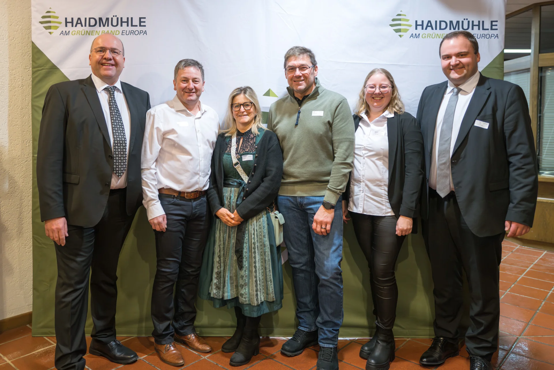 Bild: von links: BGM Schraml, Stefan Strixner, Gabi Weidinger, Jürgen Landshuter, Kerstin Strixner, stellv. BGM Eder - Foto: Dietmar Manzenberger
