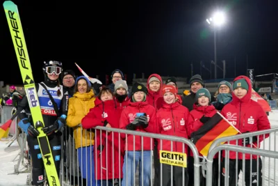 Fans in Garmisch-Partenkirchen  (Bild vergr&ouml;&szlig;ern)